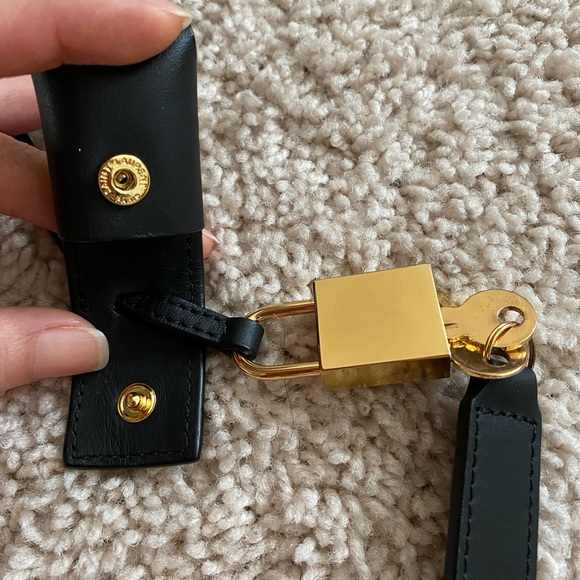 Valentino garavani Demi lune leather chain bag - Picture 6 of 7